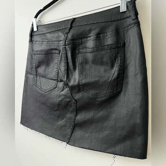 Kendall + Kylie NWT Black Waxed Coated Raw Hem Mini Skirt- Size 31 - Picture 5 of 8